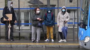 Por el momento seguía sin estar claro el impacto que tendrá la norma en centros de trabajo como oficinas, tanto públicas como privadas, bancos, fábricas y tiendas.