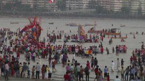 Devotos hindúes celebran al dios Ganesha