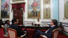 Maduro sostuvo reunión con expresidentes Zapatero y Torrijos