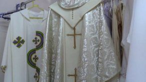 El vestuario africano del papa El vestuario africano del papa