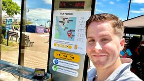 Mayer Mizrachi instala una parada de buses con WiFi gratis y paneles solares en el Causeway