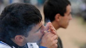 Jóvenes uruguayos fuman más marihuana que tabaco