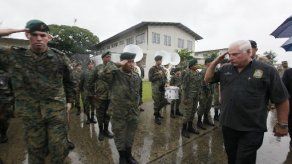 Presidente anuncia aumento a policías en octubre