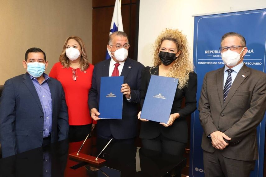 El convenio fue firmado por el Ministerio de Desarrollo Agropecuario y la Fundación Puertas Abiertas.