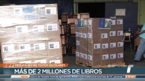 Llegan contenedores con libros para estudiantes y docentes
