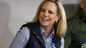 Renuncia secretaria de seguridad nacional de EEUU