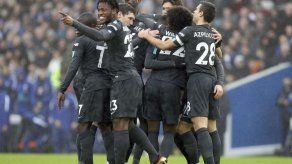 Chelsea y Arsenal golean en la liga Premier