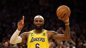 NBA: LeBron superó a Kareem Abdul-Jabbar como máximo anotador de la historia