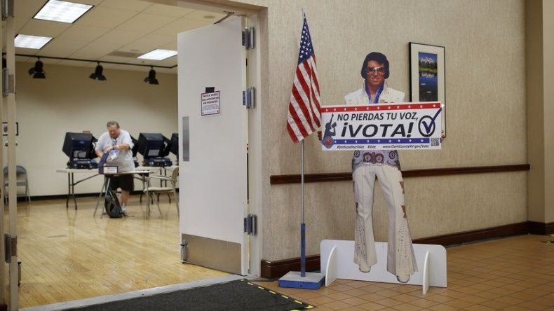 Clinton va bien en votación anticipada en North Carolina