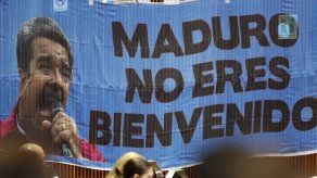 Protestan contra Maduro en Congreso de México