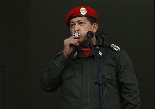 Aquejado por el cáncer, Chávez recurre a la religión