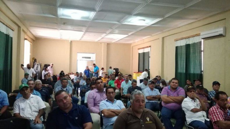 Ministro Mayo no justifica huelga anunciada por médicos veterinarios