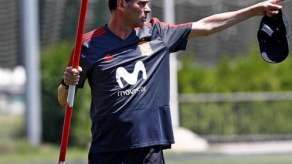 Hierro revoluciona los 11 de España: Iniesta suplente