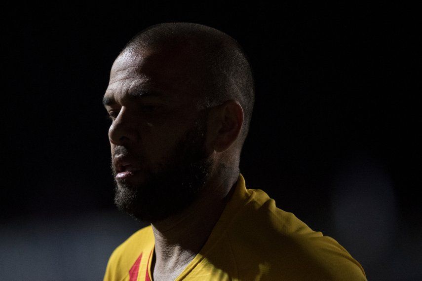 Dani Alves no jugará la Europa League con el Barcelona.