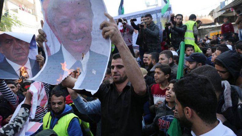 Miles de personas protestan en varias ciudades turcas contra EEUU e Israel