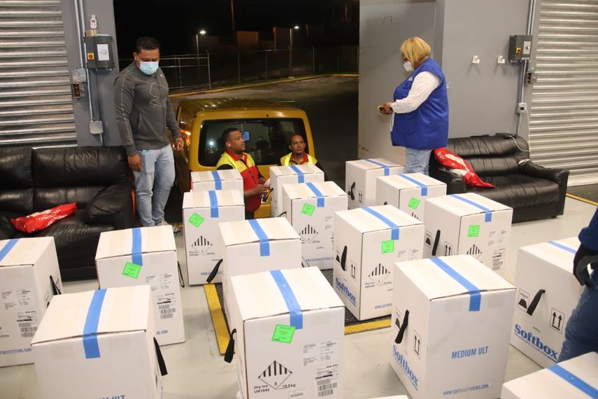 Llegada de dosis de la vacuna bivalente.