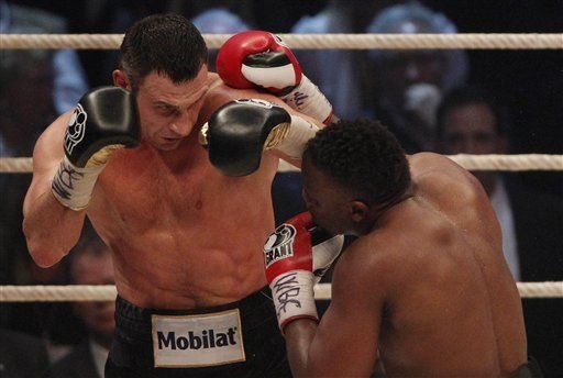 Vitaly Klitschko derrota por puntos al británico Derek Chisora