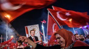Inédita manifestación interpartidaria contra el golpe en Turquía