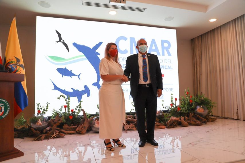 El ministro de Ambiente de Panamá Milciades Concepción y Cynthia Barzuna