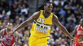 Clavadas de Faried guían victoria de Nuggets