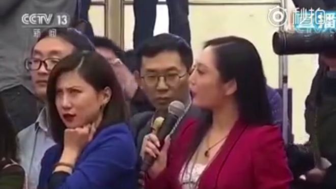 Periodista china frunce el ceño y desencadena tormenta político-mediática
