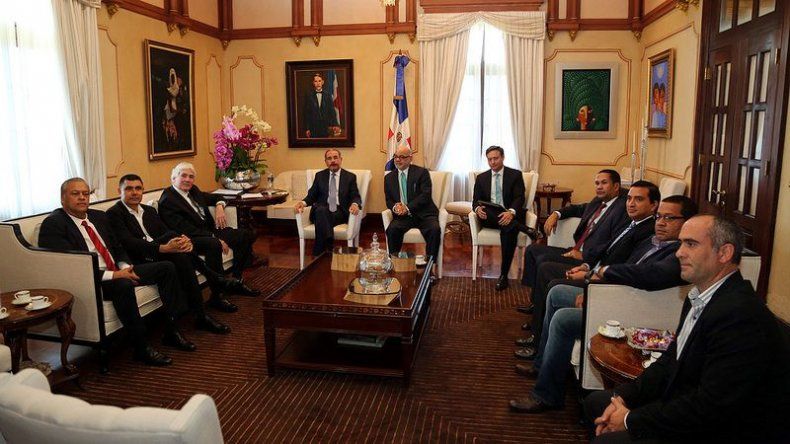 Presidente dominicano recibe a empresarios panameños