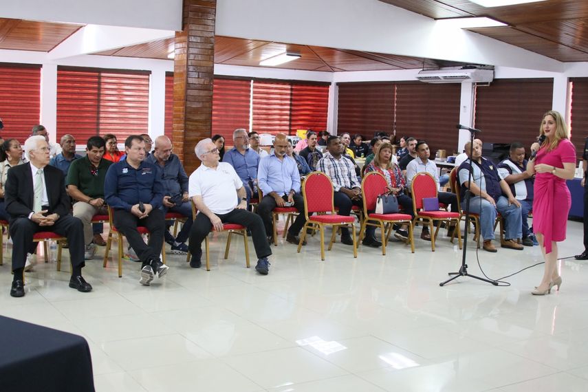 Dirigentes de empresas se reúnen para fortalecer estrategias