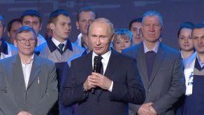 Vladimir Putin dice que buscará reelección en presidenciales de marzo de 2018