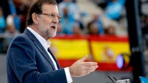 Rajoy pide libertad de Leopoldo López en mitin del PP al que acude su padre