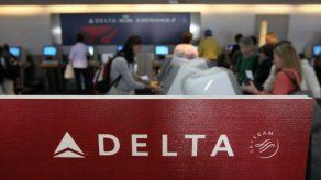 Hallan agujas en emparedados servidos en vuelos de Delta