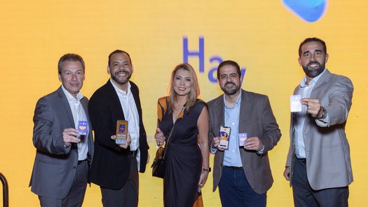 La billetera digital tiene la opción de ser acompañada por una tarjeta física Mastercardcon aceptación en más de 90 millones de comercios a nivel mundial.