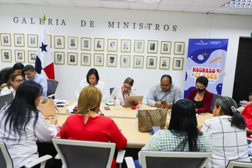 MEDUCA planea maximizar beneficios para los estudiantes en escuelas MEDUCA planea maximizar beneficios para los estudiantes en escuelas