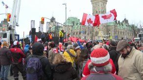 Un tribunal canadiense ordena levantar bloqueos del mayor paso fronterizo con EE. UU.