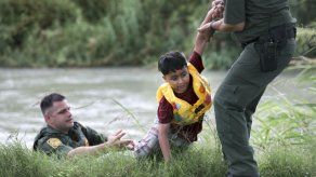 Patrulla Fronteriza aumenta personal para procesar migrantes