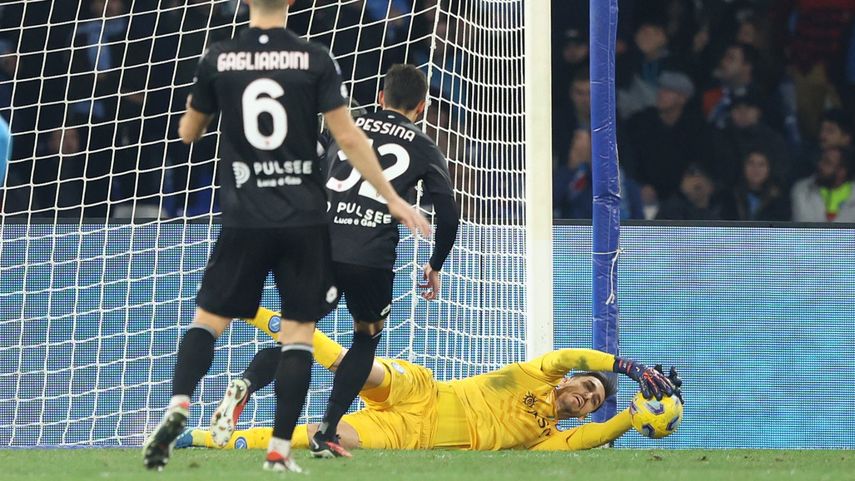 Napoli vuelve a tropezar tras empatar contra el Monza