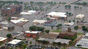 Crecida obliga a evacuar hospital de Iowa
