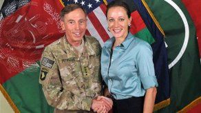 Amante de Petraeus no enfrentará cargo