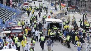 Dos explosiones causan heridos en maratón de Boston