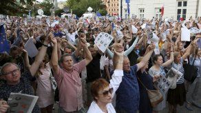 Continúan protestas en Varsovia tras el veto parcial de la reforma judicial