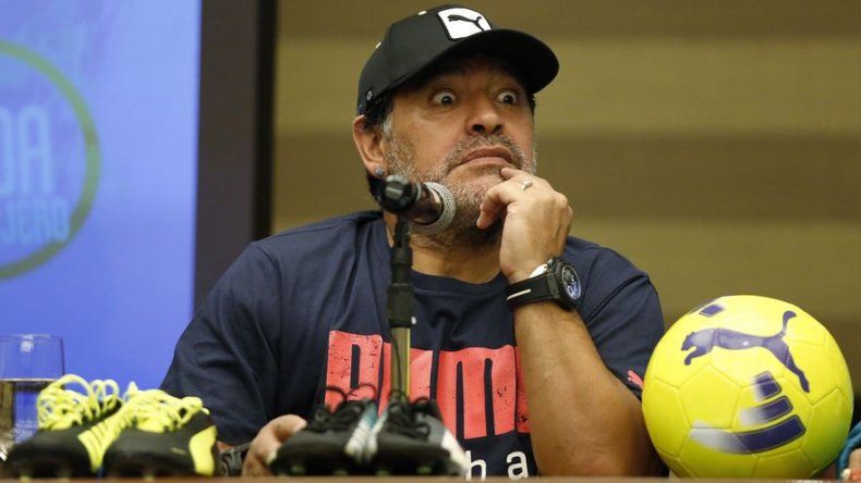 A Maradona le faltan 6 mdd y apunta a su exesposa