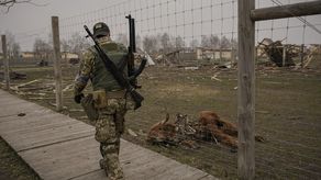 La viceprimera ministra de Ucrania, Iryna Vereshchuk, señaló que el gobierno envió 45 autobuses para efectuar los traslados.