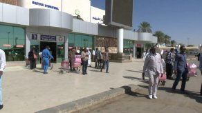 Familia siria devuelta a Damasco llora por su sueño americano arrebatado