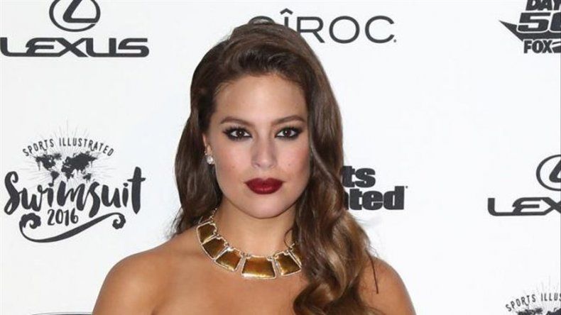 La modelo de tallas grandes Ashley Graham niega haber perdido peso