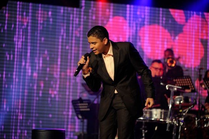 Estreno de Pelaos con Salsa