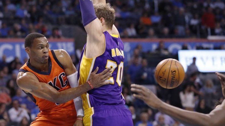 Westbrook suma otro triple doble y Thunder supera a Lakers