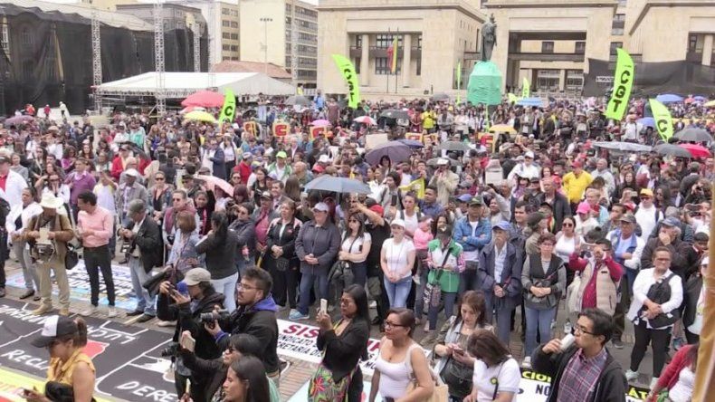 Miles de personas protestaron en Colombia contra el gobierno de Iván Duque
