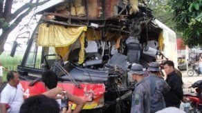 Nueve muertos en el choque de un autobús y un camión en Filipinas