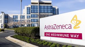 El medicamento de AstraZeneca se recetaría como preventivo para personas más vulnerables al virus.