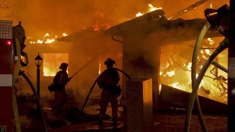 Obama destina 250 millones de dólares para combatir los fuegos de California