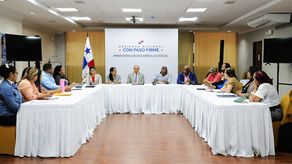 MIDES y autoridades de Chimán coordinan estrategias para fortalecer programas sociales